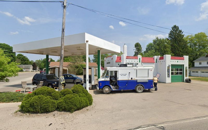 Sinclair Gas - 2023 Street View (newer photo)